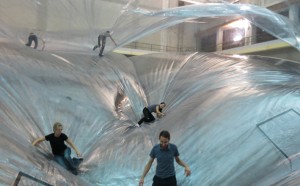 L'installazione di Saraceno all'Hangar Bicocca