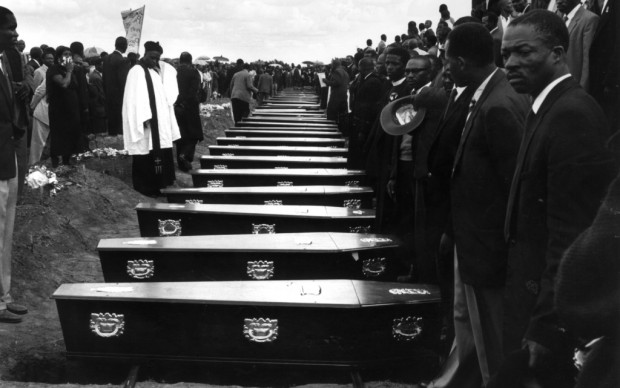 Peter Magubane, Funerali a Sharpeville