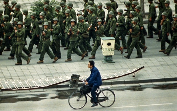 Liu Heung Shing - Durante i giorni della protesta di piazza Tienanmen, maggio 1989 © St. Moritz Art Masters 2013
