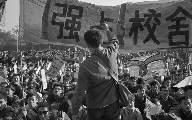 Liu Heung Shing - Manifestazione durante i giorni della protesta di piazza Tienanmen, maggio 1989 © St. Moritz Art Masters 2013