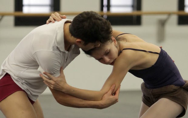 Le giovani star della danza internazionale, Claudio Coviello e Natalia Osipova, provano   le coreografie di MacMillan - photo Brescia-Amisano