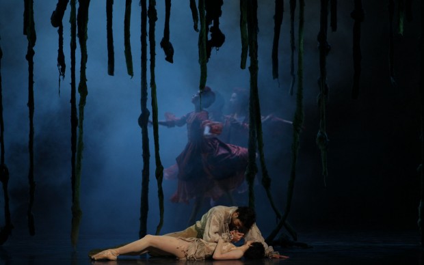 Roberto Bolle in "L'histoire de Manon". photo Brescia-Amisano, Teatro alla Scala