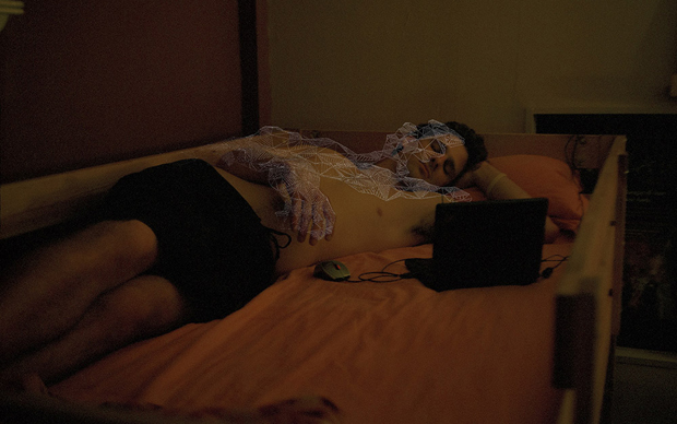 Trevor Yeung, Sleepy Bed (Singapore Hostel 2), 2015. Courtesy l'artista e Blindspot Gallery