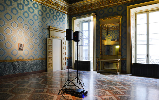 Opere di Pietro Roccasalva, Alberto Tadiello e Lara Favaretto, installazione a Palazzo Reale - Milano per la mostra Growing Roots - 15 anni del Premio Furla  