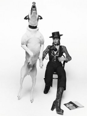 Terry O’ Neill, David Bowie in posa per il suo album Diamonds Dogs, 1974