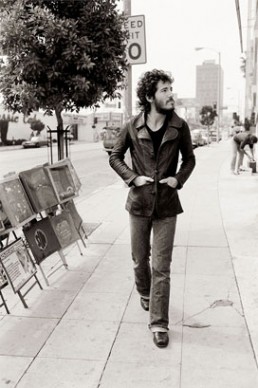 Terry O'Neill, Bruce Springsteen passeggiando per Sunset Strip, 1975