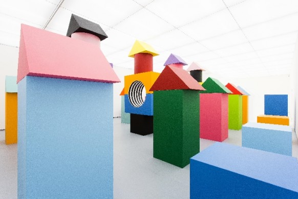 Daniel Buren, installazione site-specific Come un gioco per bambini, Museo Madre, Napoli, aprile 2015