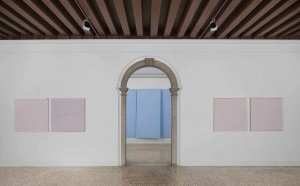 Ettore Spalletti. Palazzo Cini, veduta della mostra, Venezia 2015, foto Matteo de Fina