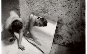 Francesca Woodman, Self-deceit #1, Rome, Italy, 1978/1979 © Courtesy George and Betty Woodman, New York / SAMMLUNG VERBUND, Wien