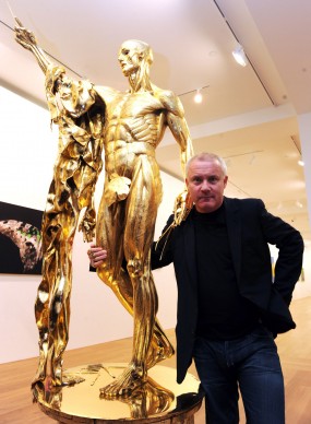 Damien Hirst presenta la sua prima mostra personale a Hong Kong intitolata Forgotten Promises, nel 2011. Credits: MIKE CLARKE/AFP/Getty Images