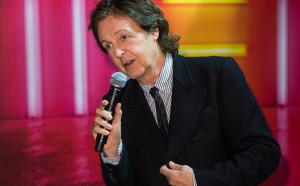 Paul McCartney incontra i fan a Londra, nell'ottobre del 2013, dopo l'uscita del suo album New. Foto: Ian Gavan/Getty Images