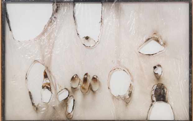 Alberto Burri, Grande bianco plastica, 1964, 191.8 x 292.1 cm, Glenstone © 2014 Artists Rights Society (ARS), New York/SIAE, Roma. Foto: Tim Nighswander/IMAGING4ART