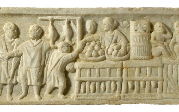 Bassorilievo in marmo con pollivendola - prima metà III sec. d.C.