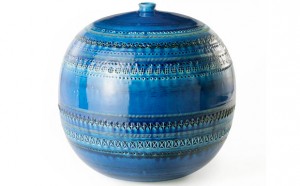 Bitossi-Ceramiche-Aldo-Londi,--vaso-palla-serie-_Rimini-Blu_,-1957-59--Terra-bianca,-incisioni-a-stampino