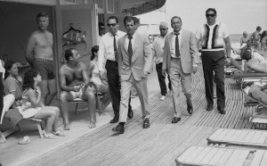 Frank Sinatra on the Boardwalk of the Fontainebleau. Terry O&apos;Neill. Miami, 1968. (PRNewsFoto/Fontainebleau Miami Beach)