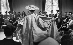 Sfilata della maison Dior nel giugno del 1952 (Photo by Roger Wood/Picture Post/Getty Images)