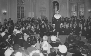 Sfilata della maison Dior nell'aprile del 1950 (Photo by Keystone/Getty Images)