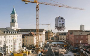 leandro-erlich-pulled-by-the-roots-karlsruhe-veduta-installazione