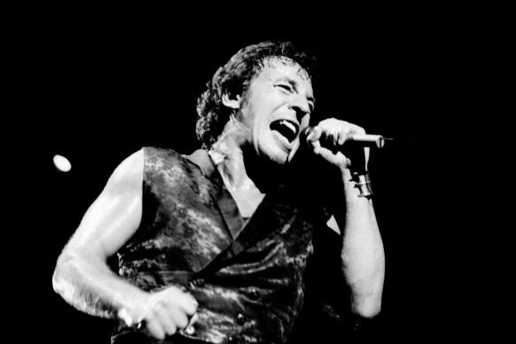 Bruce Springsteen live per Amnesty International, nel 1988 (Photo by STRINGER/AFP/Getty Images)