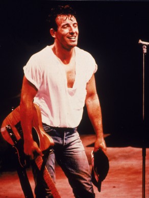 Bruce Springsteen sul palco nel 1980 (Photo by Hulton Archive/Getty Images)