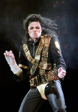 Michael Jackson live a Singapore, nel 1993 (Photo by ROSLAN RAHMAN/AFP/Getty Images)