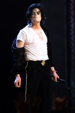 Michael Jackson in concerto al Madison Square Garden di New York nel 2001 (Photo by BETH A. KEISER/AFP/Getty Images)