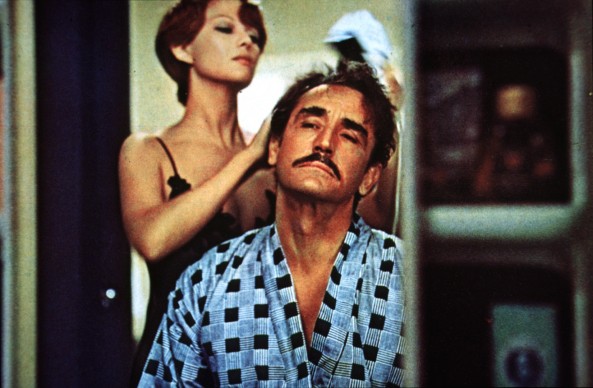 Vittorio Gassman in A mezzanotte va la ronda del piacere (1975), regia di Marcello Fondato