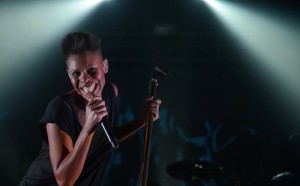 Skin live con gli Skunk Anansie alla C-Halle di Berlino, nel novembre del 2012 (Photo by BRITTA PEDERSEN/AFP/Getty Images)
