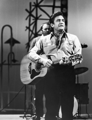 Johnny Cash in un varietà televisivo nel 1971  (Photo by Hulton Archive/Getty Images)