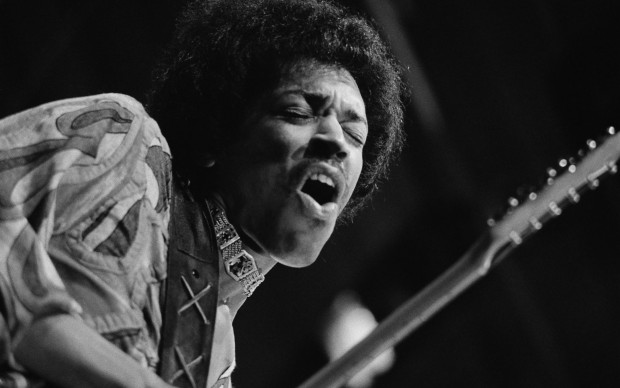 Jimi Hendrix live durante il Festival sull'Isola di Wight, nell'agosto del 1970 (Photo by Evening Standard/Getty Images)