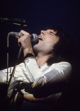 Freddie Mercury live nel 1975 (Photo by Keystone/Getty Images)