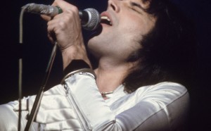 Freddie Mercury live nel 1975 (Photo by Keystone/Getty Images)