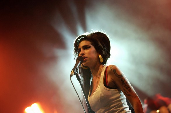Amy Winehouse live all'Eurockeennes Music Festival di Belfort, Francia, nel 2007 (Photo by JEFF PACHOUD/AFP/Getty Images)