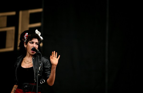 Amy Winehouse live al T In The Park Festival in Scozia, nel 2008 (Photo by Graham Denholm/Getty Images)