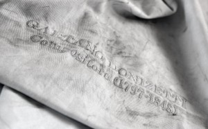 Gino Sabatini Odoardi, Senza titolo con G.D. (part.), 2015, cotone ricamato, polvere, grafite, polistirene, cm 55x68x4 (2)