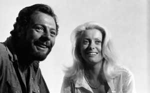 Marcello Mastroianni e Catherine Deneuve sul set del film 'La cagna', del 1972, diretto da Marco Ferreri. Photo Credits: © Michel Ginfray/Apis/Sygma