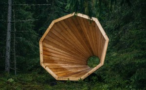 Megafono in legno installato all'interno del Pähni Nature Centre in Estonia, progettato dagli studenti di Interior Architecture della Estonian Academy of Arts. Photo: © Tõnu Tunnel