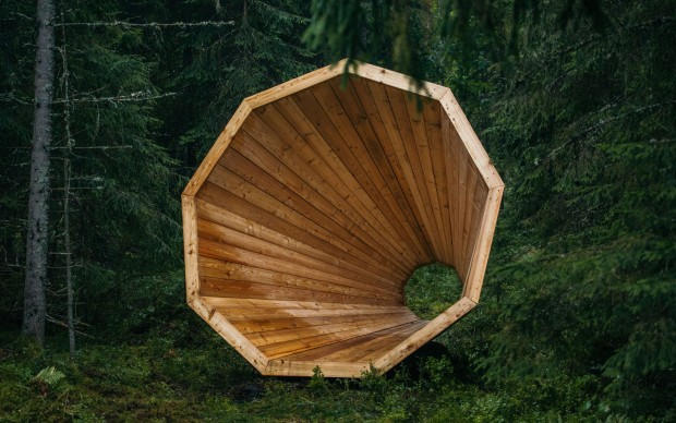 Megafono in legno installato all'interno del Pähni Nature Centre in Estonia, progettato dagli studenti di Interior Architecture della Estonian Academy of Arts. Photo: © Tõnu Tunnel