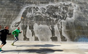 William Kentridge, Toro-Power-Wash-Tests-per-Triumphs-and-Laments-2014-Ponte-Margherita-Roma-foto-Marcello-Melis
