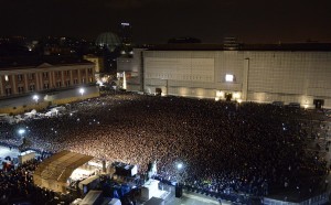Napoli, Italia - 7 Gennaio 2015. Rito funebre in Piazza del Plebiscito per l´addio al cantante Pino Daniele - Ph. Salvatore Laporta_mostra Controluce