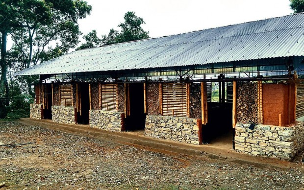 Scuola ricostruita in bambù a-Chhoprak-Gorkha-Nepal