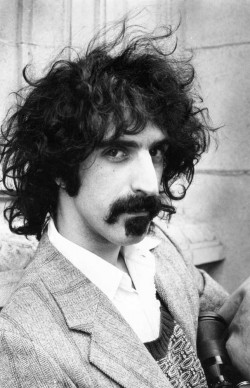 Frank Zappa nel febbraio del 1971 (Photo by Evening Standard/Getty Images)