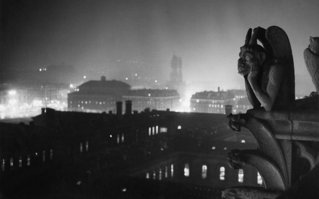 Veduta notturna su Parigi da Notre-Dame, 1933-1934 © Estate Brassaï