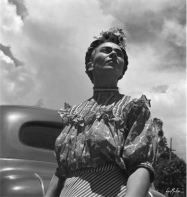 Frida Kahlo, fotografata da Leo Matiz ©Eva Alejandra Matiz and “The Leo Matiz Foundation”