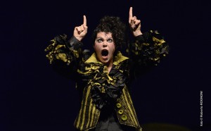 Il Barbiere di Siviglia in chiave pop/rock al Teatro Leonardo di Milano. Foto: Roberto Rognoni