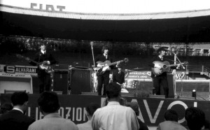 The Beatles a Milano il 24 giugno 1965 al Velodromo Vigorelli - foto di Guido Viglieno Cossalino (Collezione Rolando Giambelli