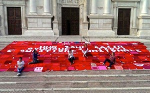 mettiamoci-una-pezza- urban knitting l'aquila terremoto mostra bologna