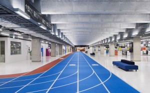 narita-aeroporto-terminal-3-pista-corsa-wayfinding-party-muji-nikken