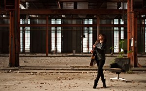 Claudia is on the sofa cantautrice italiana