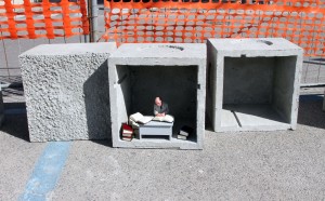 scultura street art © Isaac Cordal Memorie Urbane Festival Gaeta